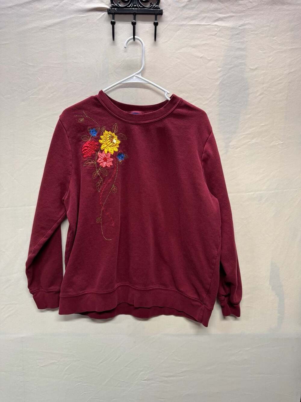 Basic Editions Red Embroidered Floral Sweatshirt XL